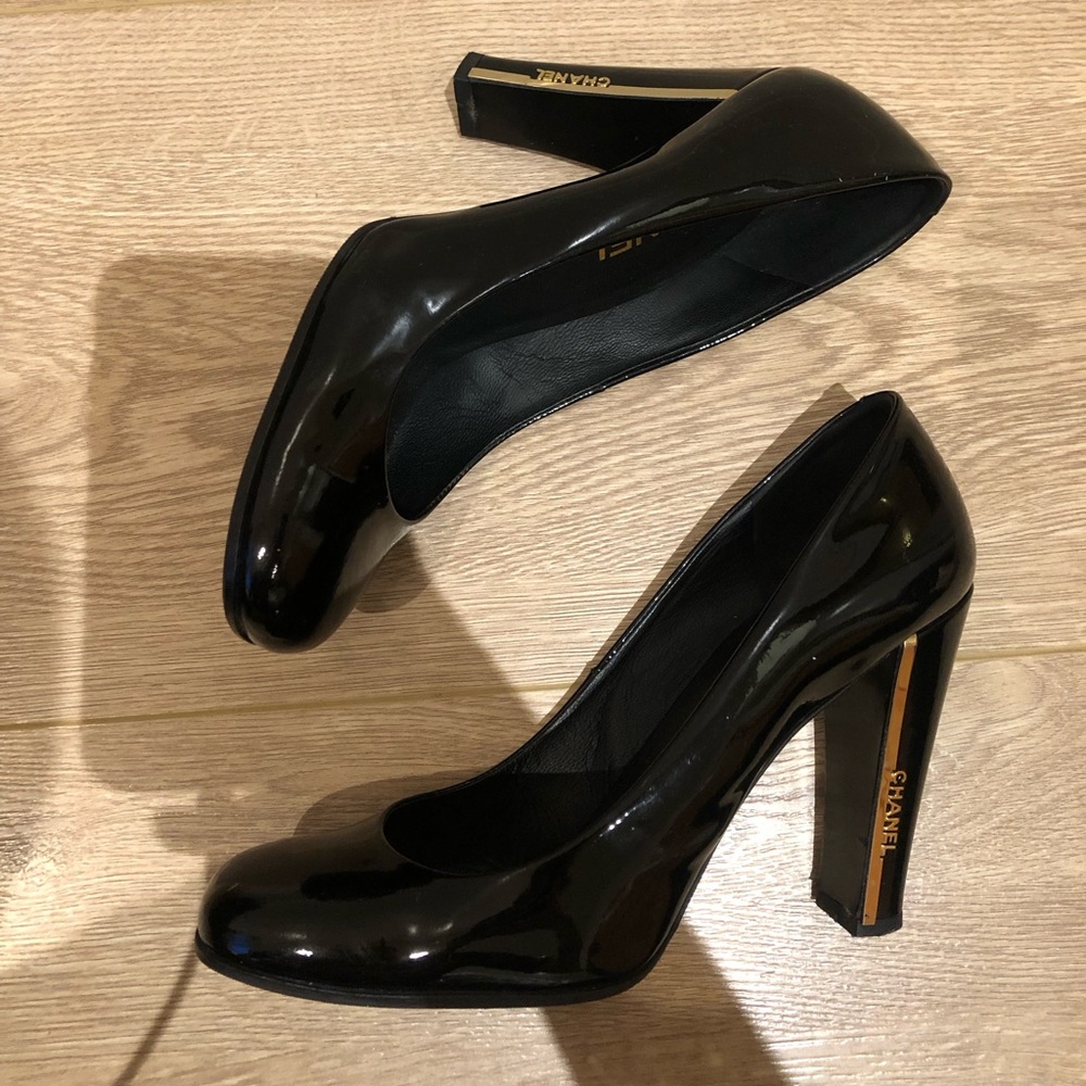 Chanel Black Patent Leather Pump - Picture 11 of 12